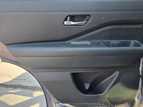 Used 2022 Nissan Pathfinder SV FWD image 12