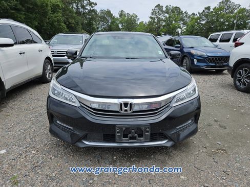 Used 2017 Honda Accord Touring image 3