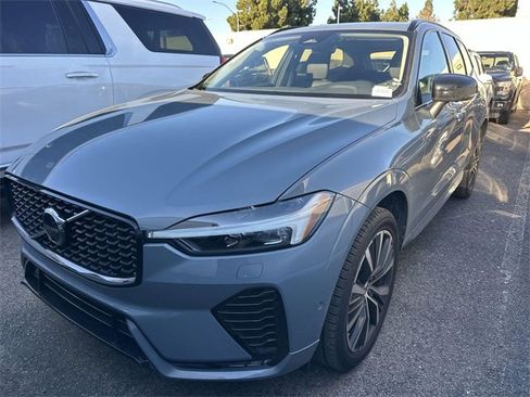Used 2023 Volvo XC60 B5 Plus image 2