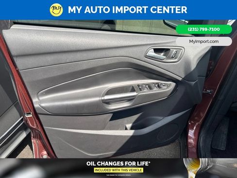 Used 2018 Ford Escape SE w/ SE Sync 3 Package AWD/4WD image 9