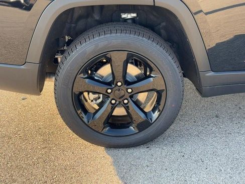New 2025 Jeep Grand Cherokee L Limited w/ Luxury Tech Group II AWD/4WD image 4