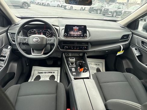 Used 2025 Nissan Rogue S image 13