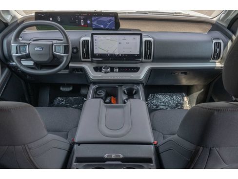 Used 2025 Ford Expedition Max Active AWD/4WD image 12