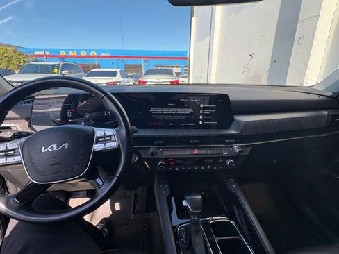 Certified 2024 Kia Telluride EX w/ EX Captain's Chair Package FWD image 18