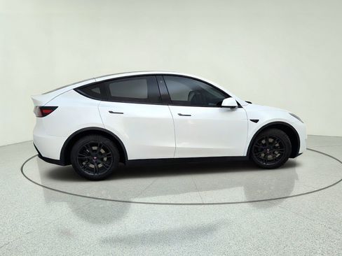 Used 2021 Tesla Model Y Long Range AWD/4WD image 7