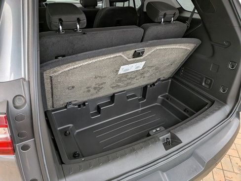 Used 2020 Chevrolet Traverse LT image 21