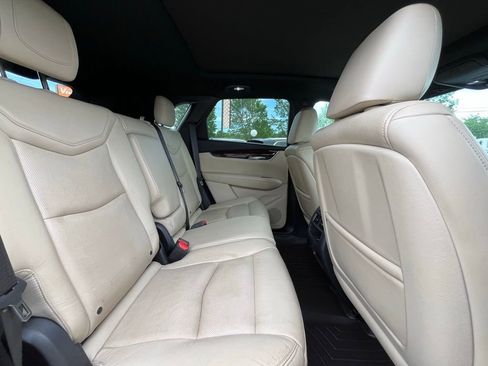 Used 2017 Cadillac XT5 Luxury w/ Driver Awareness Package AWD/4WD image 19
