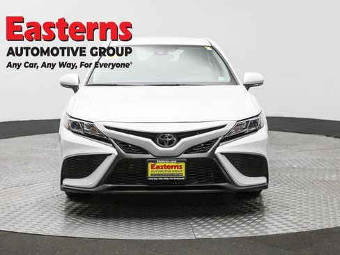 Used 2024 Toyota Camry SE image 2