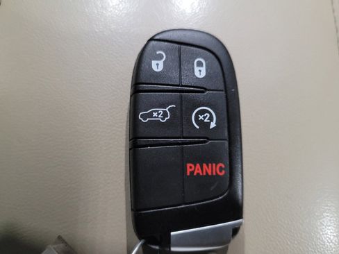 Used 2019 Jeep Grand Cherokee Limited w/ Interior Metal Package AWD/4WD image 32
