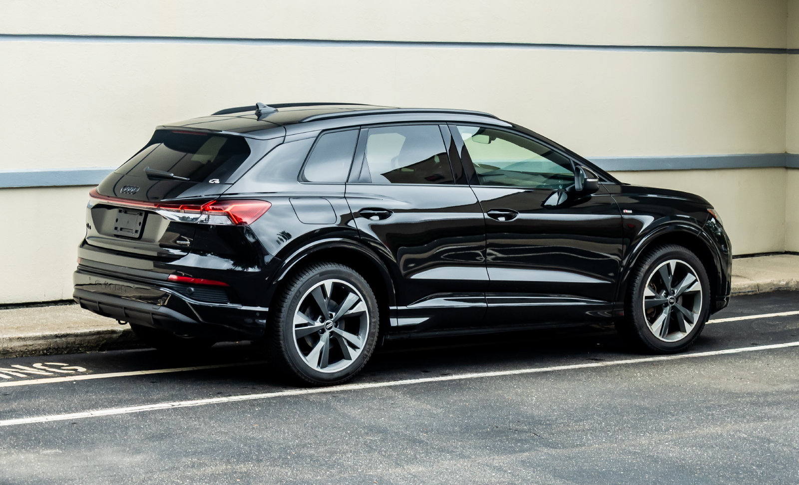 Used 2023 Audi Q4 e-tron Prestige w/ Black Optic Package AWD/4WD image 8