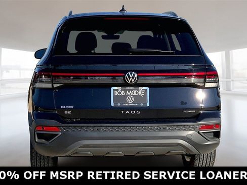 Certified 2025 Volkswagen Taos SE image 4