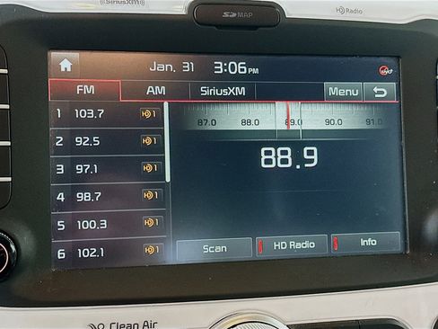 Used 2016 Kia Soul EV + image 19