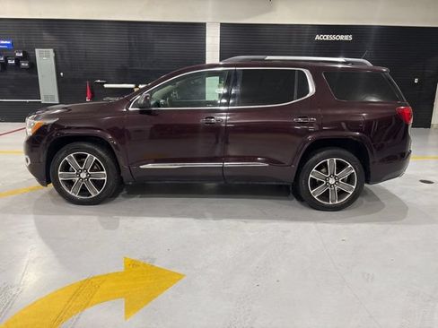 Used 2017 GMC Acadia Denali w/ Technology Package FWD image 3