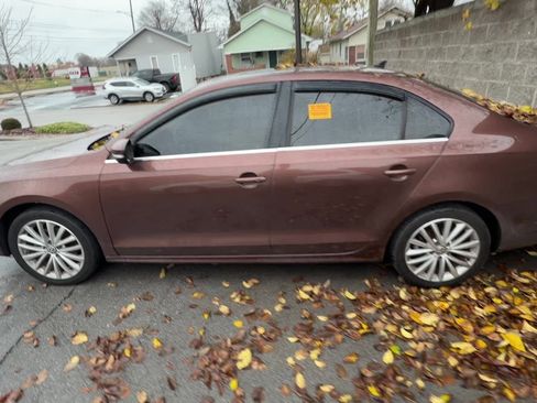 Used 2016 Volkswagen Jetta SEL image 2