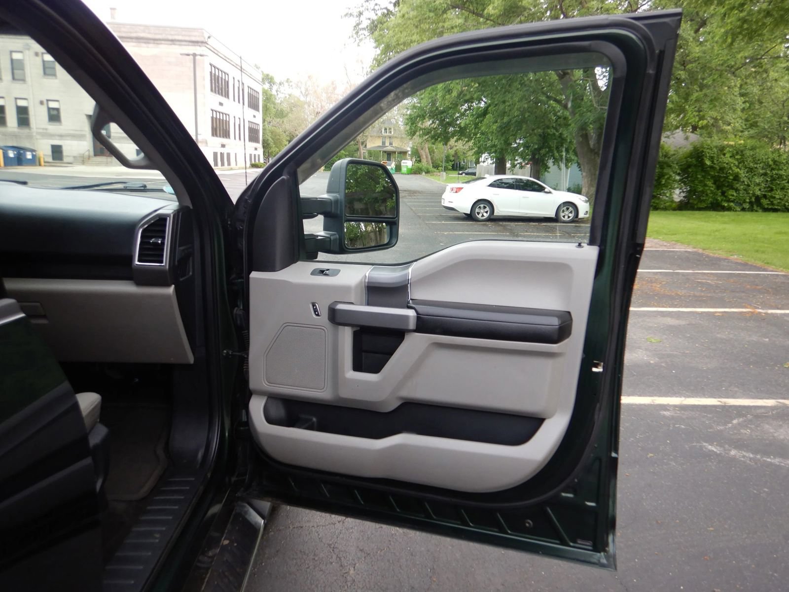 Used 2015 Ford F150 XLT w/ Equipment Group 302A Luxury AWD/4WD image 19