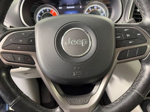 Used 2021 Jeep Cherokee Latitude Lux w/ Comfort/Convenience Group image 16