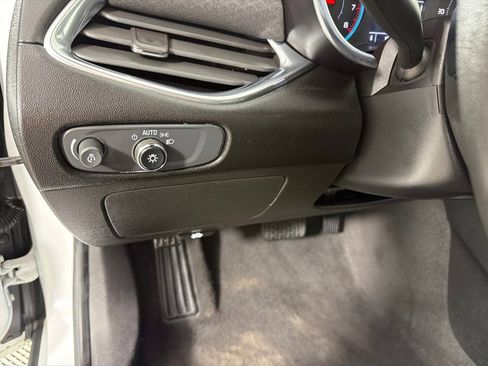 Used 2019 Chevrolet Malibu LT FWD image 12