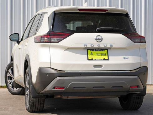 Used 2022 Nissan Rogue SV w/ SV Premium Package image 5