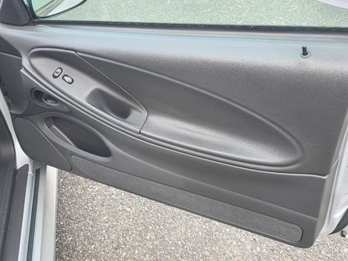 Used 2004 Ford Mustang Convertible image 20