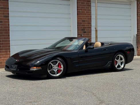 Used 2002 Chevrolet Corvette Convertible w/ Preferred Equipment Group1 image 12