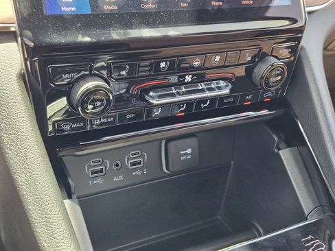 New 2025 Jeep Grand Cherokee L Summit image 15