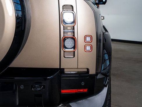 Used 2025 Land Rover Defender 110 X image 31