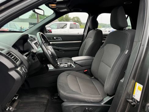 Used 2019 Ford Explorer XLT AWD/4WD image 11