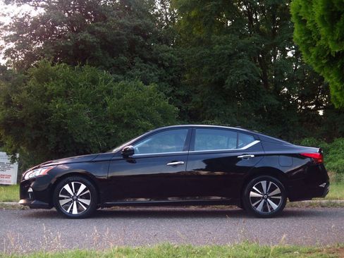 Used 2019 Nissan Altima 2.5 SV AWD/4WD image 2