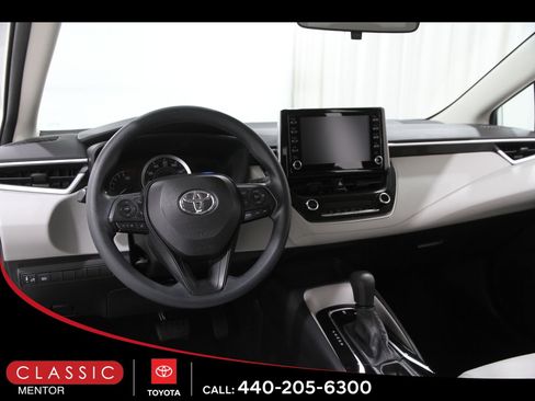 Used 2020 Toyota Corolla LE image 6