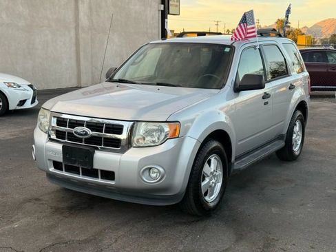 Used 2011 Ford Escape XLT image 2
