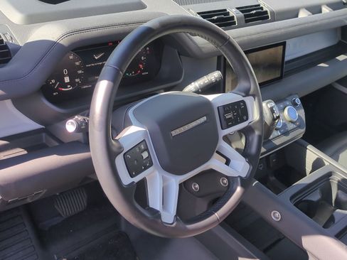 Used 2024 Land Rover Defender 110 SE image 17