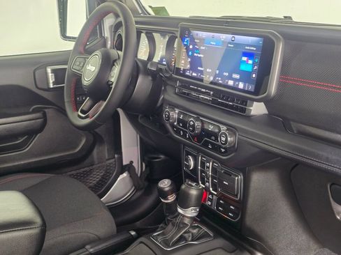 Used 2024 Jeep Wrangler Unlimited Rubicon AWD/4WD image 44