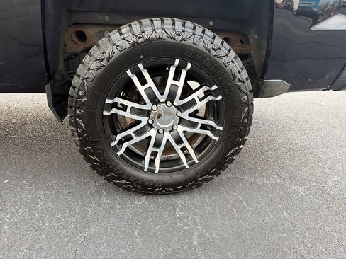 Used 2017 Chevrolet Silverado 1500 LT w/ Texas Edition image 28