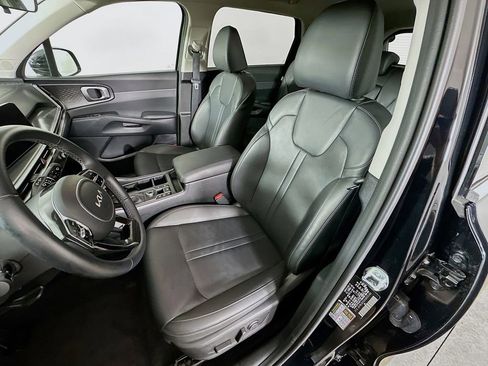 Certified 2025 Kia Sorento S AWD/4WD image 28