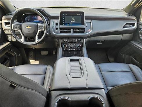 Used 2024 Chevrolet Suburban LT RWD image 16