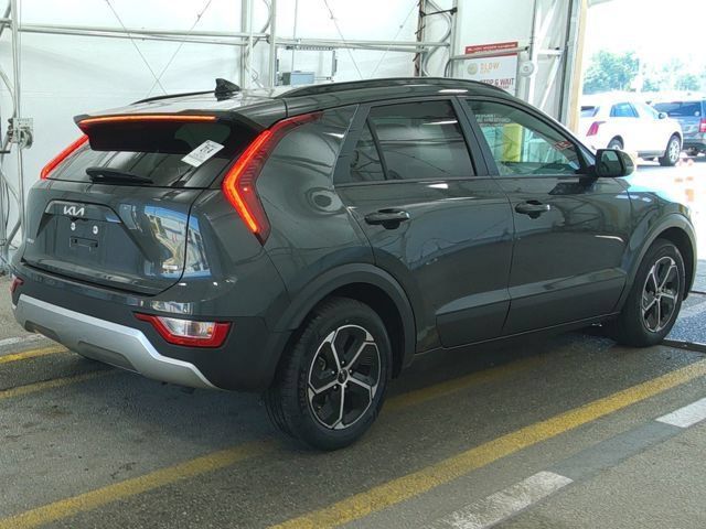 Used 2025 Kia Niro LX FWD image 3