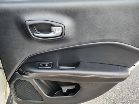 Used 2019 Jeep Compass Sport w/ Cold Weather Group FWD image 12