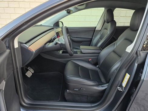 Used 2021 Tesla Model Y Long Range image 17