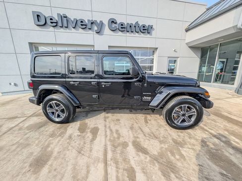 Used 2023 Jeep Wrangler Sahara image 4