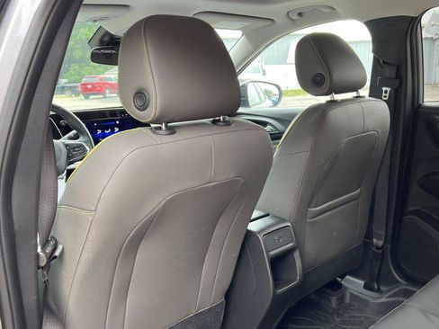 Used 2024 Chevrolet Trax ACTIV w/ Sunroof Package FWD image 30