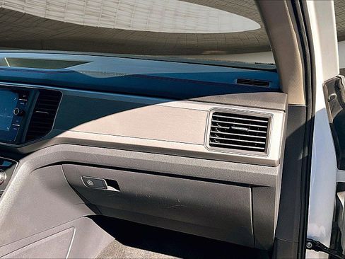 Used 2018 Volkswagen Atlas Launch Edition image 16