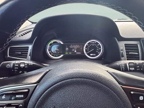 Used 2019 Kia Niro S Touring FWD image 10