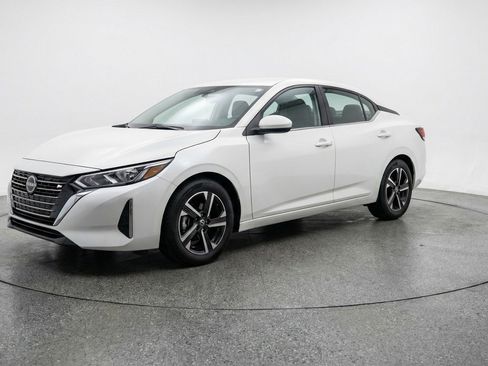 Used 2025 Nissan Sentra SV image 3