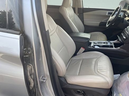 Used 2020 Ford Explorer Platinum w/ Premium Technology Package image 6