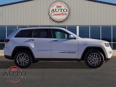 Used 2022 Jeep Grand Cherokee Limited w/ Trailer Tow Group IV image 8