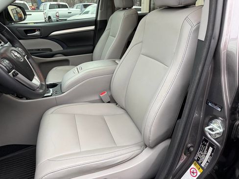 Used 2016 Toyota Highlander XLE image 9