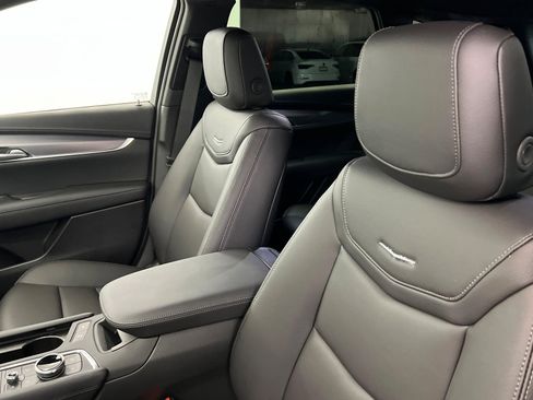 New 2026 Cadillac XT5 Luxury w/ LPO, Floor Liner Package image 17