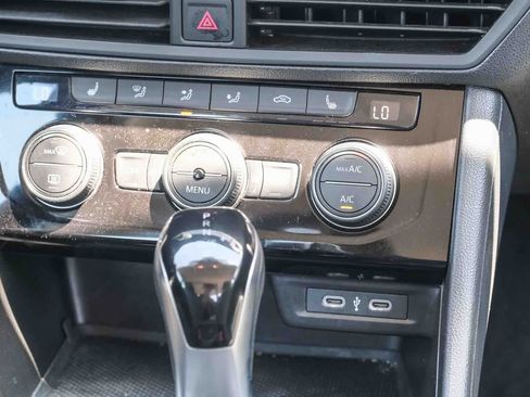 Used 2024 Volkswagen Jetta SE FWD image 16