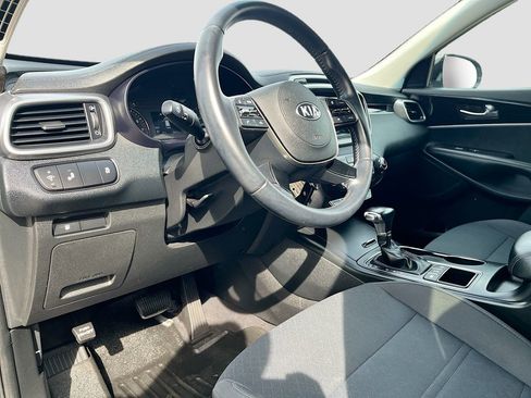 Used 2019 Kia Sorento LX w/ LX Convenience Package image 9