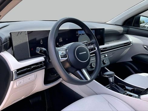 Certified 2025 Hyundai Tucson SE FWD image 17
